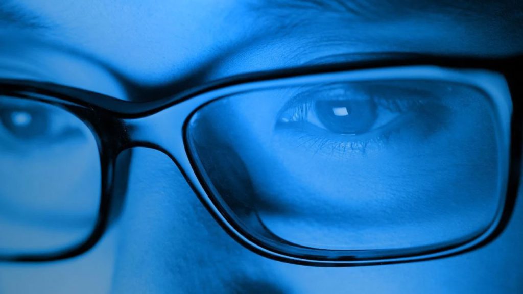 مانیتور تخت بهتر است یا خمیده؟